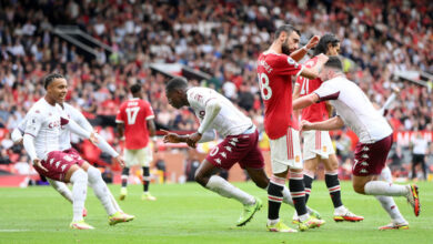 Aston Villa defeated Manchester United 1-0